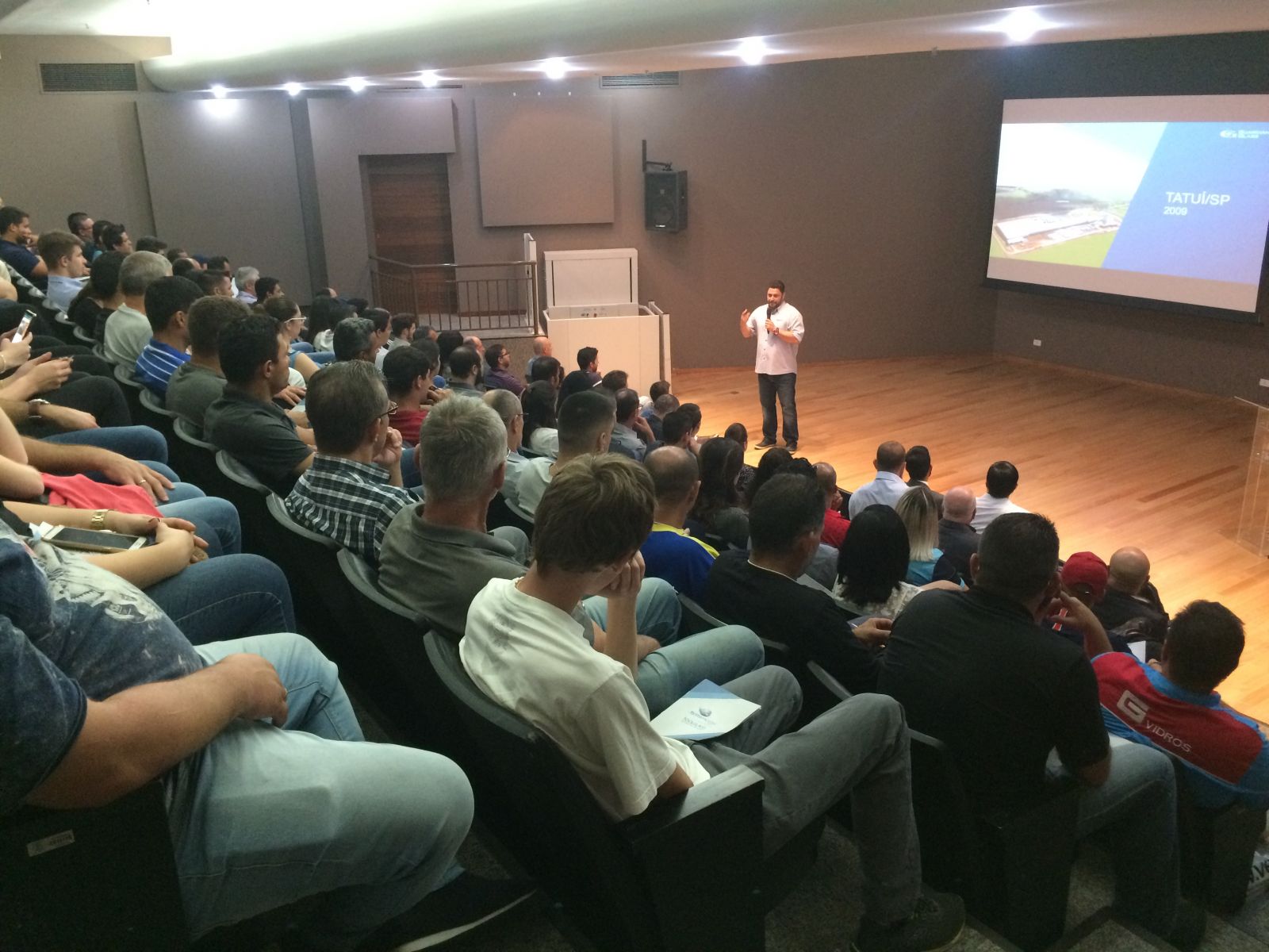 Uno Glass evento do setor vidreiro