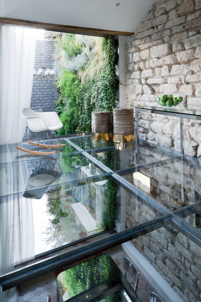 Chão da casa de vidro em Paris