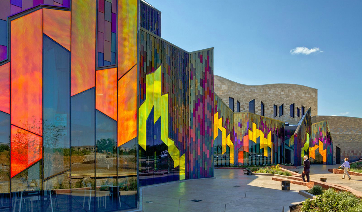 Fachada de vidro colorida Museum at Prairiefire