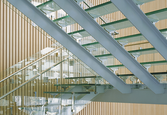 Valor agregado. Aplicação interna dos vidros UltraClear. Com baixo teor de ferro, oferecem qualidade ótica superior e alto grau de transmissão luminosa