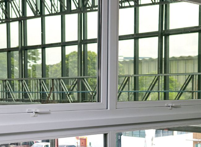 Duplos insulados da Divinal Vidros aplicados em escritório