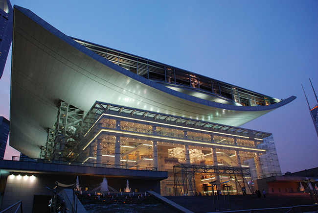 O Shanghai Opera Theatre, na China, recebeu vidros Pyroswiss